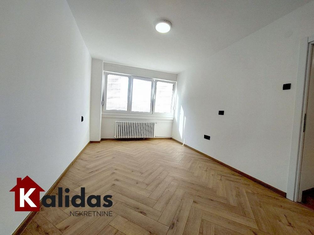 Slika 8 - Stan,NOVI SAD,BULEVAR,kv: 73, € 216300, ID: 1008540