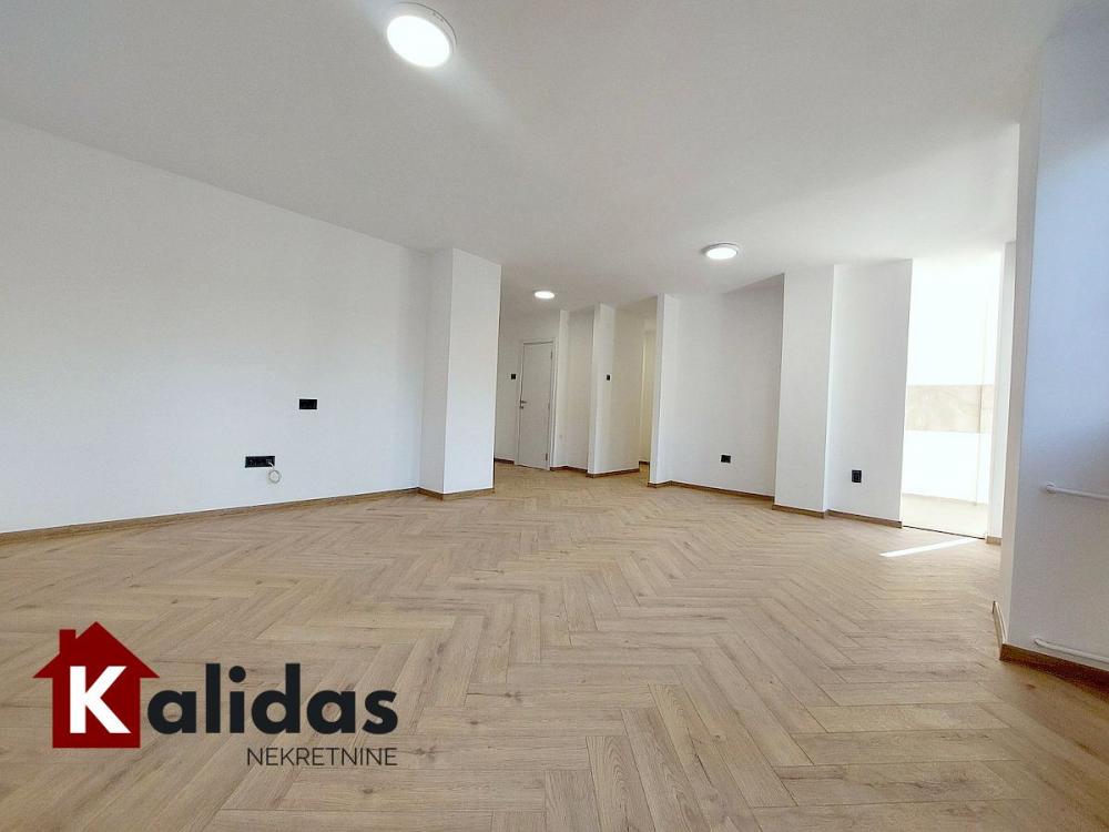 Slika 3 - Stan,NOVI SAD,BULEVAR,kv: 73, € 216300, ID: 1008540