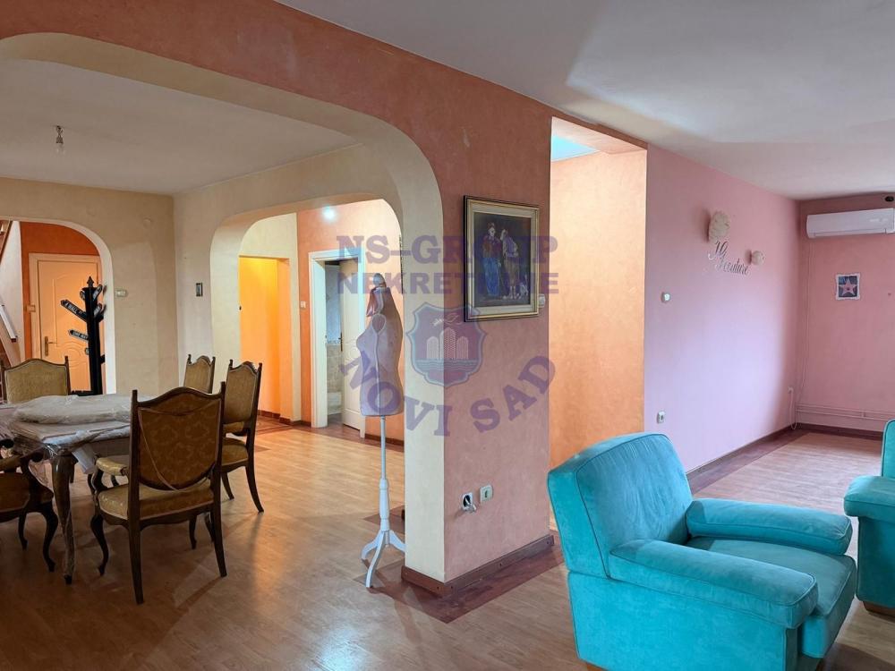 Slika 1 - Fenomenalan petosoban stan na Beogradskom Keju