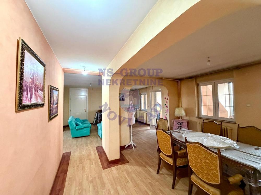 Slika 2 - Fenomenalan petosoban stan na Beogradskom Keju