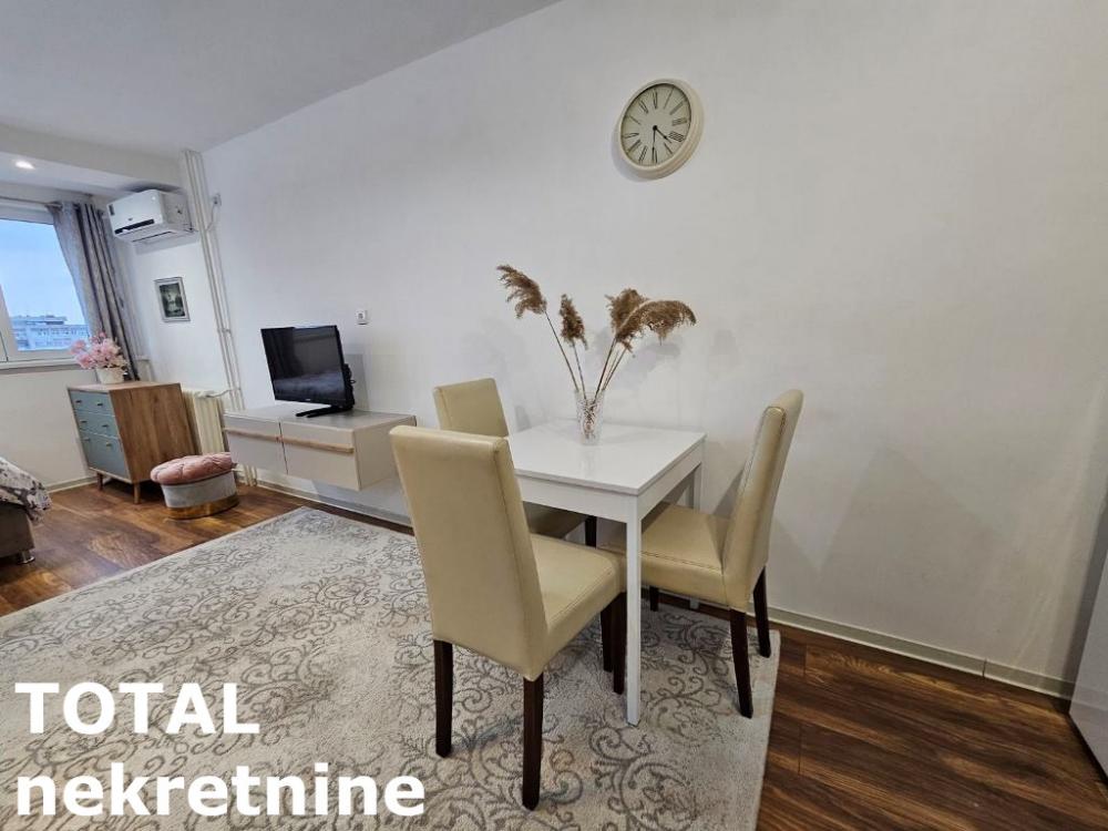 Slika 6 - Stan,NOVI SAD,BULEVAR,kv: 29.00, € 89000, ID: 1102197