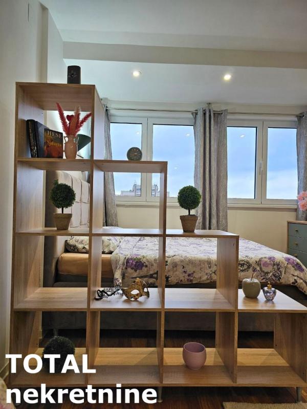 Slika 3 - Stan,NOVI SAD,BULEVAR,kv: 29.00, € 89000, ID: 1102197