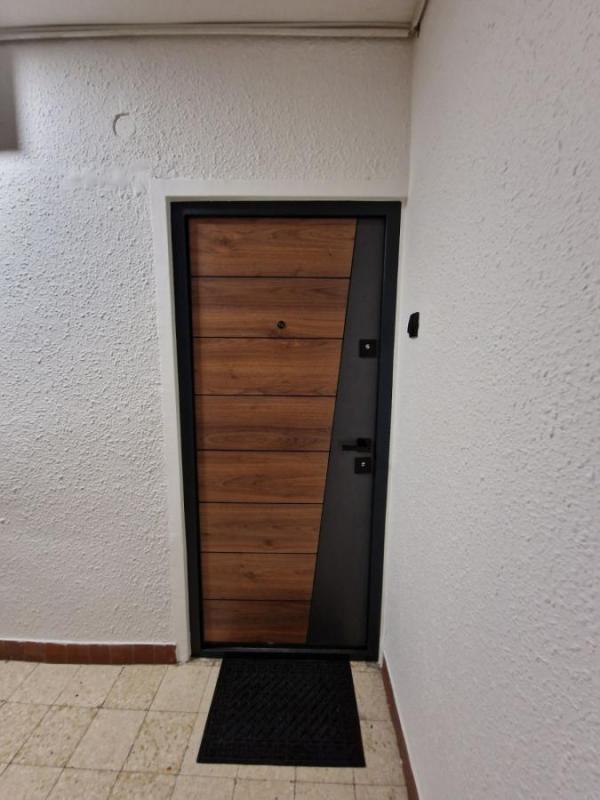 Slika 11 - Renoviran trosoban stan Rotkvarija