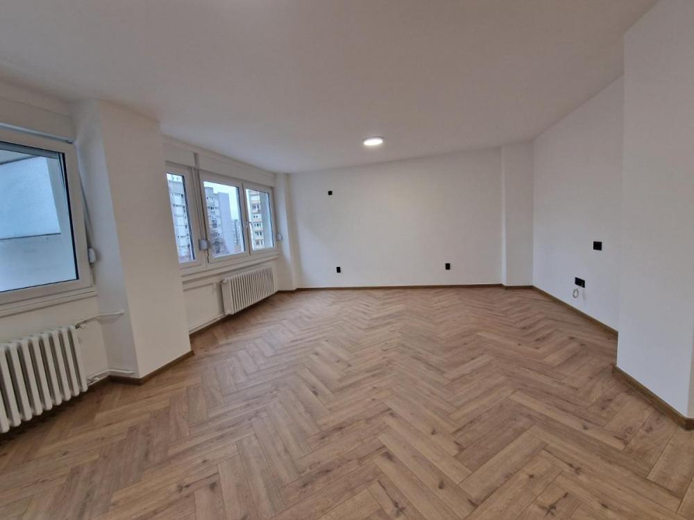 Slika 4 - Renoviran trosoban stan Rotkvarija