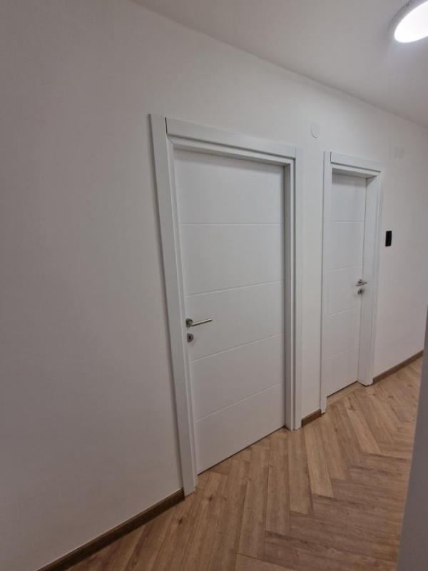 Slika 10 - Renoviran trosoban stan Rotkvarija