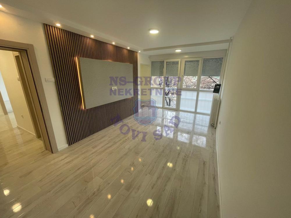 Glavna slika -Kompletno renoviran stan !