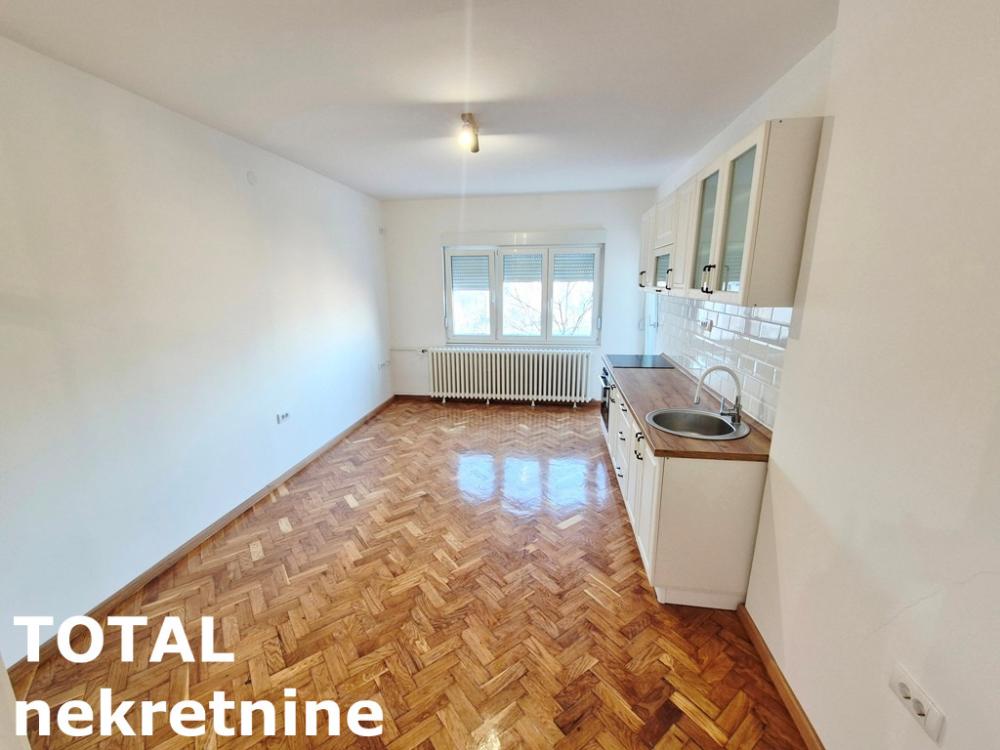 Slika 3 - Stan,NOVI SAD,ZELEZNICKA STANICA,kv: 59.00, € 145000, ID: 1102055