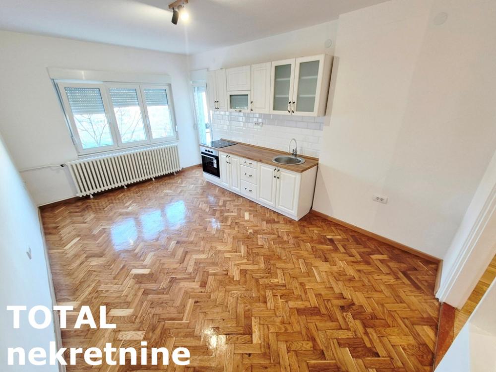 Slika 1 - Stan,NOVI SAD,ZELEZNICKA STANICA,kv: 59.00, € 145000, ID: 1102055