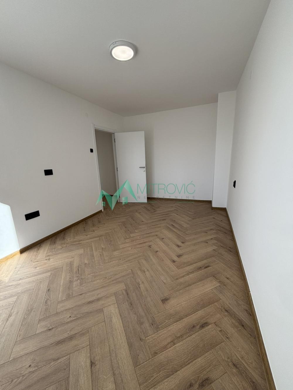 Slika 11 - Na prodaju kompletno renoviran trosoban stan 