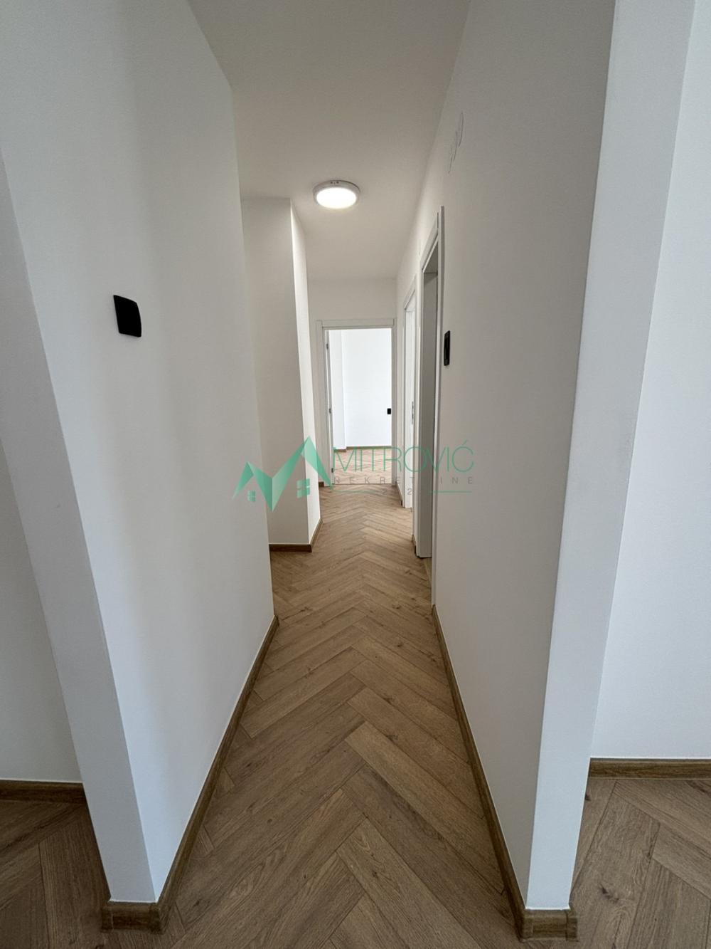 Slika 7 - Na prodaju kompletno renoviran trosoban stan 