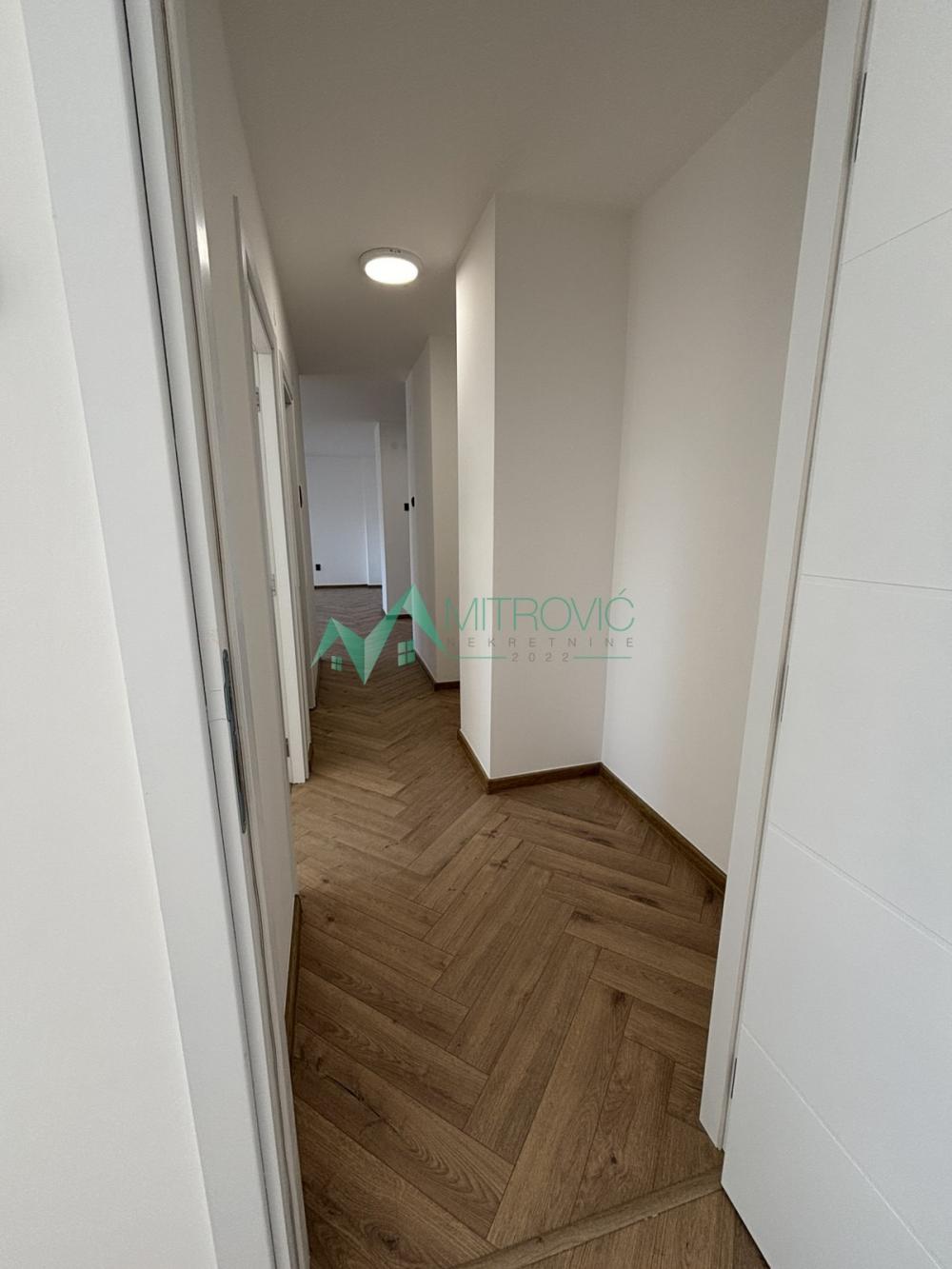 Slika 8 - Na prodaju kompletno renoviran trosoban stan 