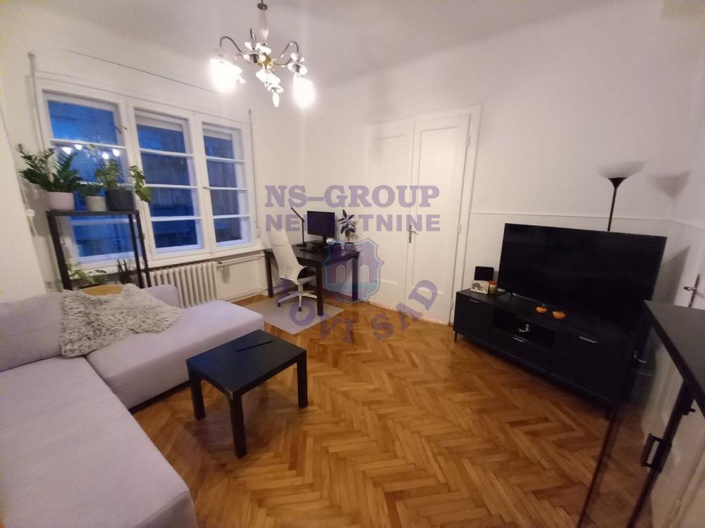 Glavna slika -Kompletno renoviran dvosoban salonski stan