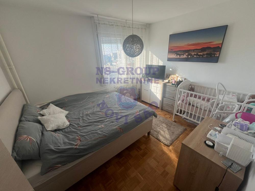 Slika 1 - Dvoiposoban, 70m2, Liman 2 Novi Sad, sa terasom, ima lift