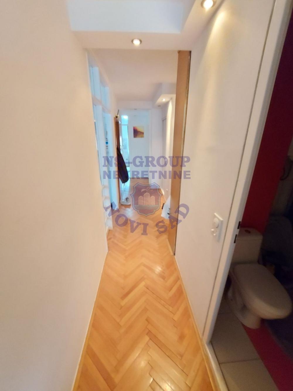 Slika 10 - Trosoban, 84m2, Bulevar oslobođenja Novi Sad, sa terasom, ima lift