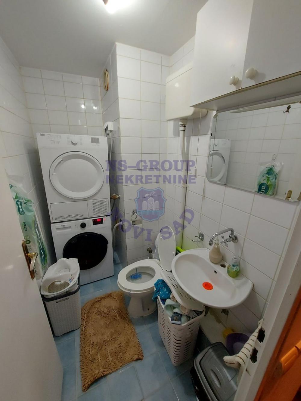 Slika 9 - Trosoban, 84m2, Bulevar oslobođenja Novi Sad, sa terasom, ima lift