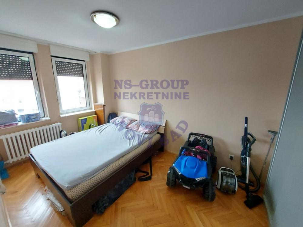 Slika 2 - Trosoban, 84m2, Bulevar oslobođenja Novi Sad, sa terasom, ima lift