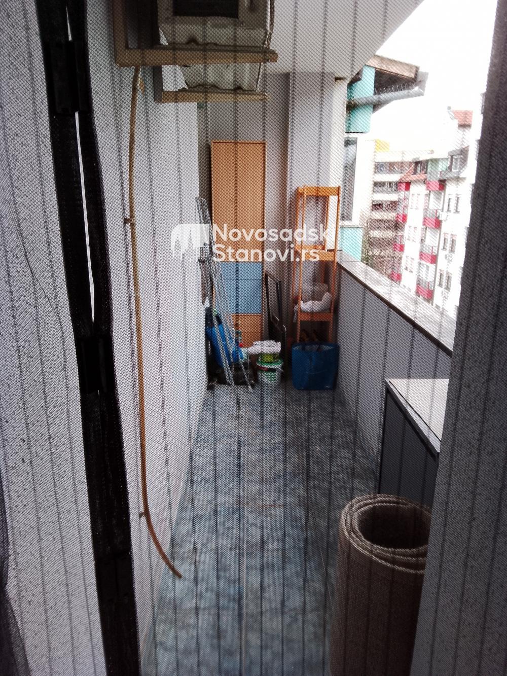 Slika 1 - Vlasnik prodaj stan na Grbavici, Lasla Gala