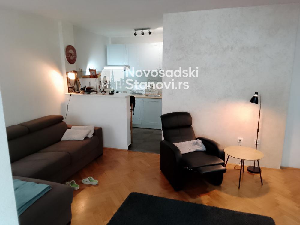 Slika 0 - Vlasnik prodaj stan na Grbavici, Lasla Gala