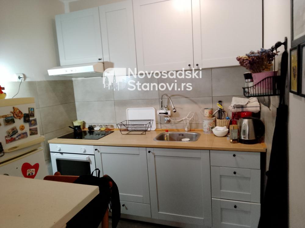 Glavna slika -Vlasnik prodaj stan na Grbavici, Lasla Gala