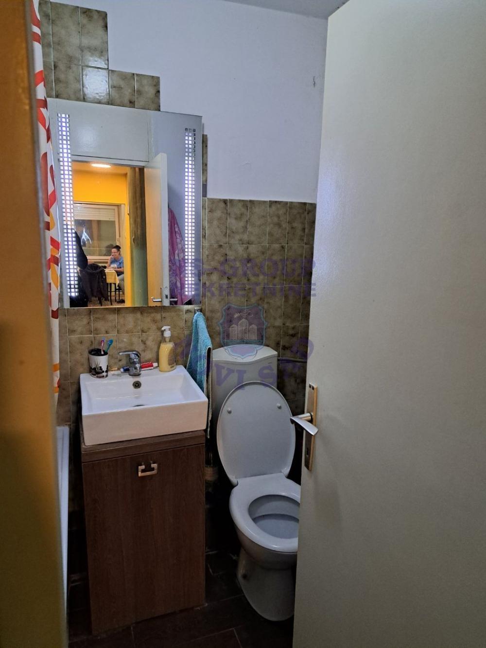 Slika 10 - Prodaja stana, 76m2, Novo naselje Novi Sad, sa terasom, ima lift