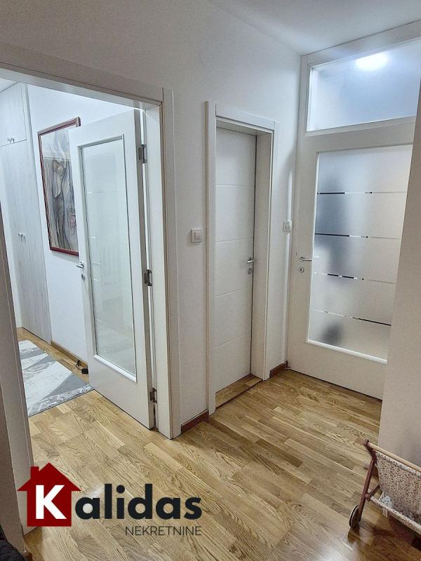 Slika 6 - Stan,NOVI SAD,PODBARA,kv: 66, € 195700, ID: 1008417