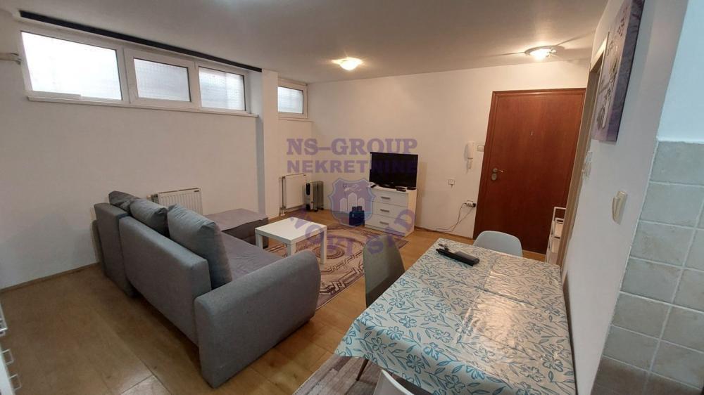 Glavna slika -Komforna garsonjera na Podbari