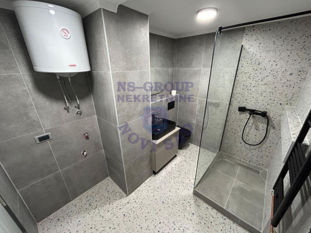 Slika 5 - Dvosoban, 55m2, Adamovićevo naselje Novi Sad, sa terasom, ima lift