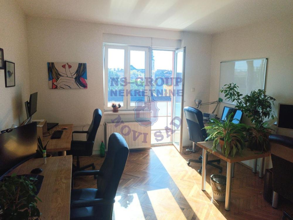 Slika 1 - Odlican trosoban stan u centru grada!