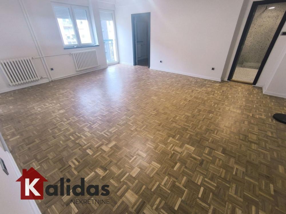 Slika 2 - Stan,NOVI SAD,CARA DUŠANA,kv: 64, € 193500, ID: 1008546