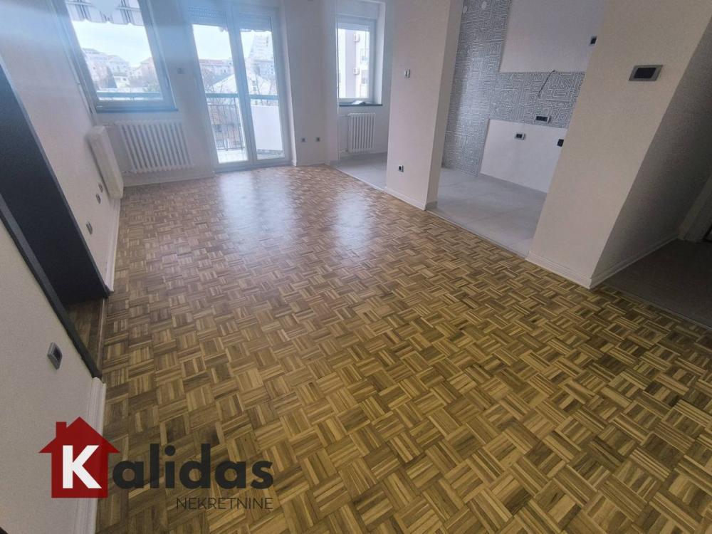 Slika 4 - Stan,NOVI SAD,CARA DUŠANA,kv: 55, € 161450, ID: 1008545