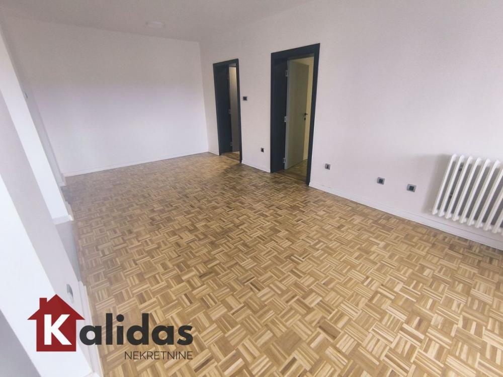 Slika 3 - Stan,NOVI SAD,CARA DUŠANA,kv: 55, € 161450, ID: 1008545