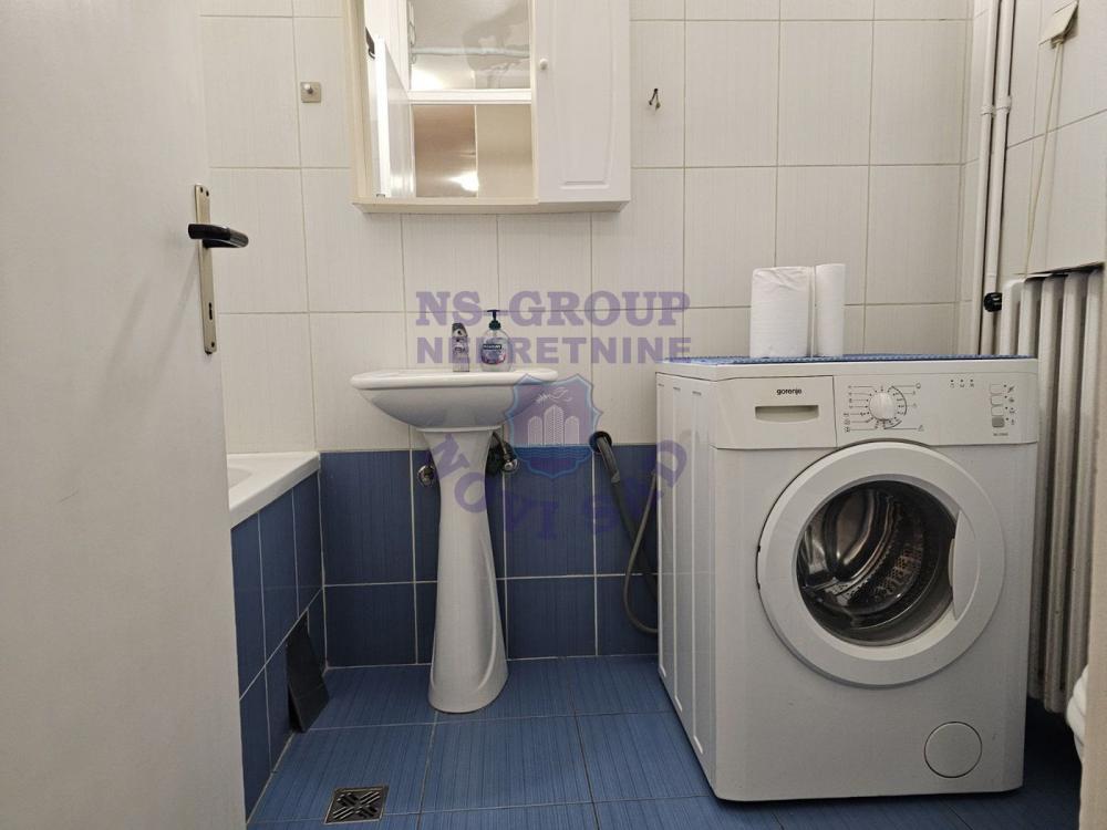 Slika 6 - Troiposoban, 85m2, Liman 3 Novi Sad, sa terasom, ima lift