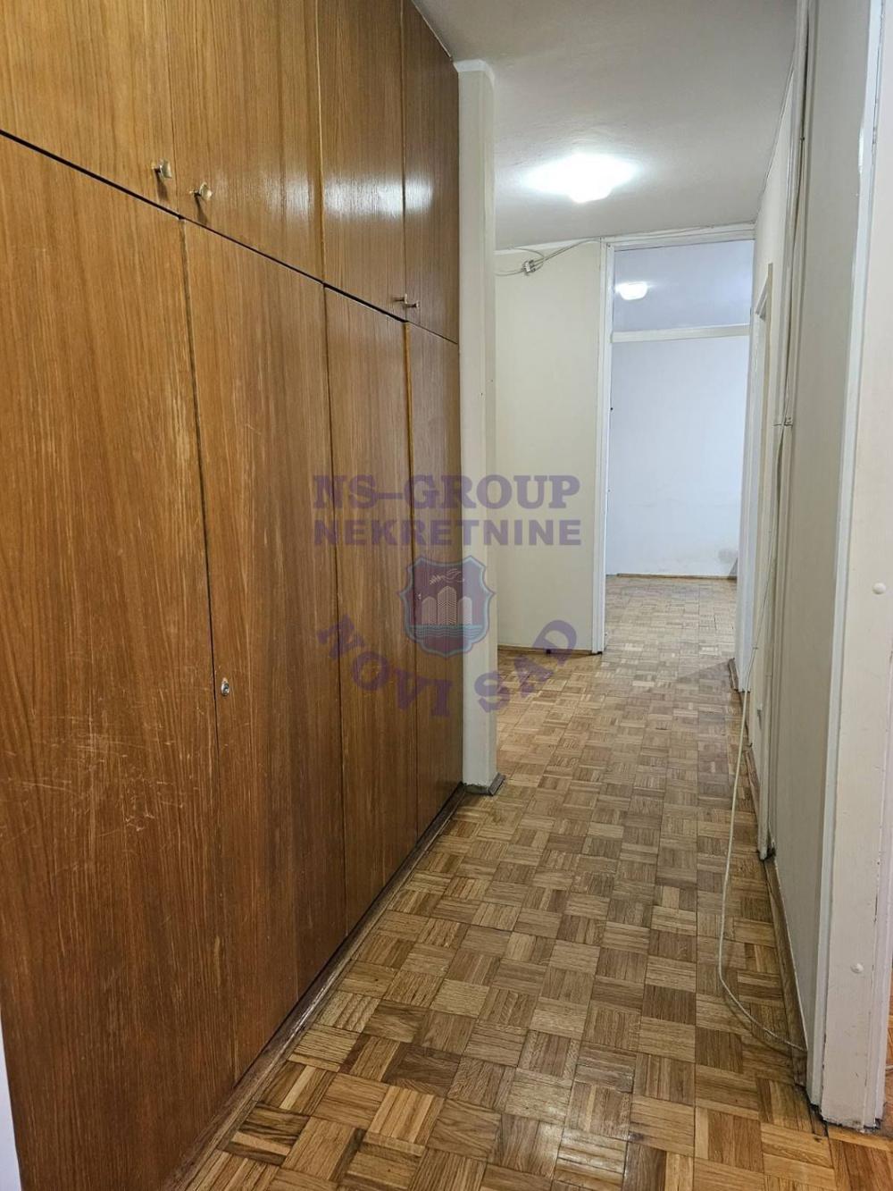 Slika 3 - Troiposoban, 85m2, Liman 3 Novi Sad, sa terasom, ima lift