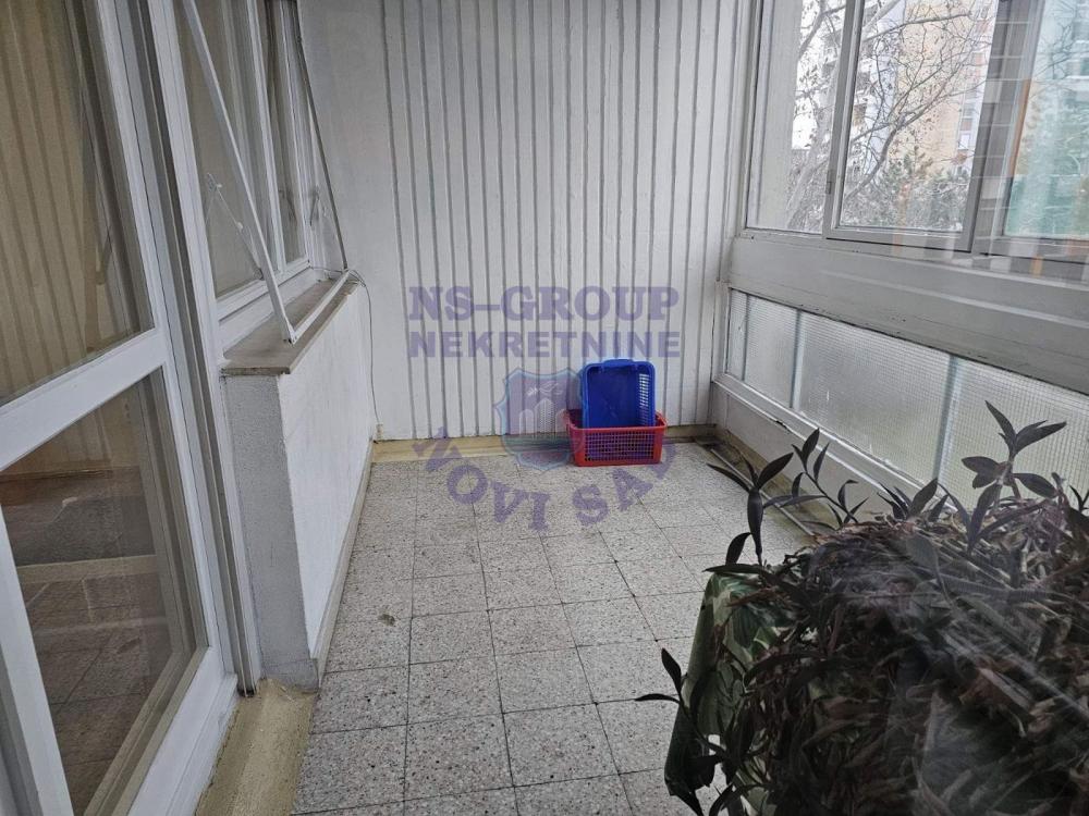 Slika 7 - Troiposoban, 85m2, Liman 3 Novi Sad, sa terasom, ima lift