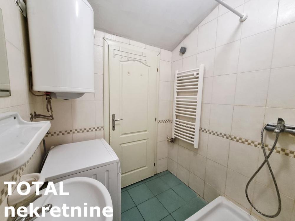 Slika 8 - Stan,NOVI SAD,BULEVAR,kv: 37.00, € 96000, ID: 1102190