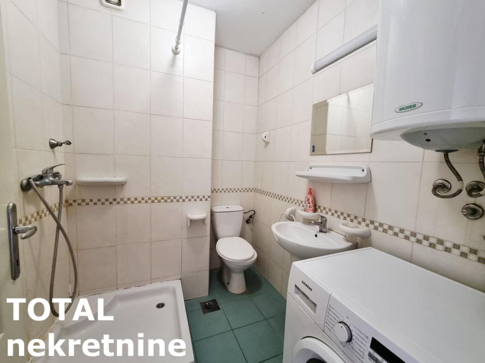 Slika 9 - Stan,NOVI SAD,BULEVAR,kv: 37.00, € 96000, ID: 1102190