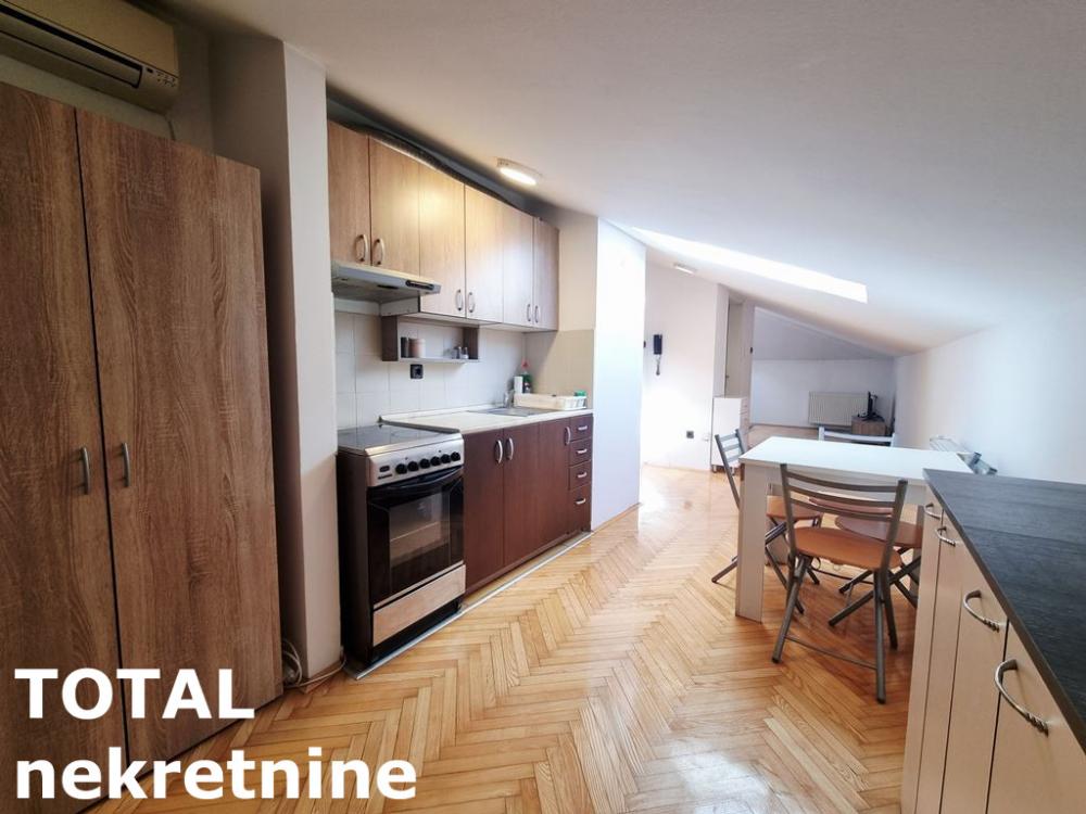 Slika 3 - Stan,NOVI SAD,BULEVAR,kv: 37.00, € 96000, ID: 1102190