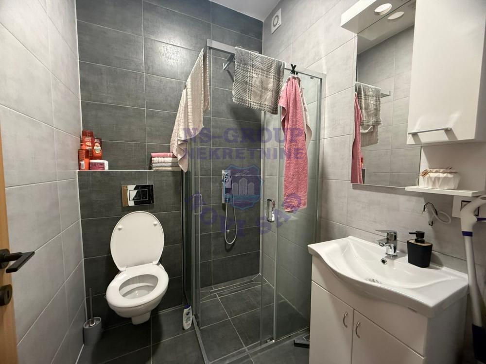 Slika 6 - Trosoban stan u Veterniku!