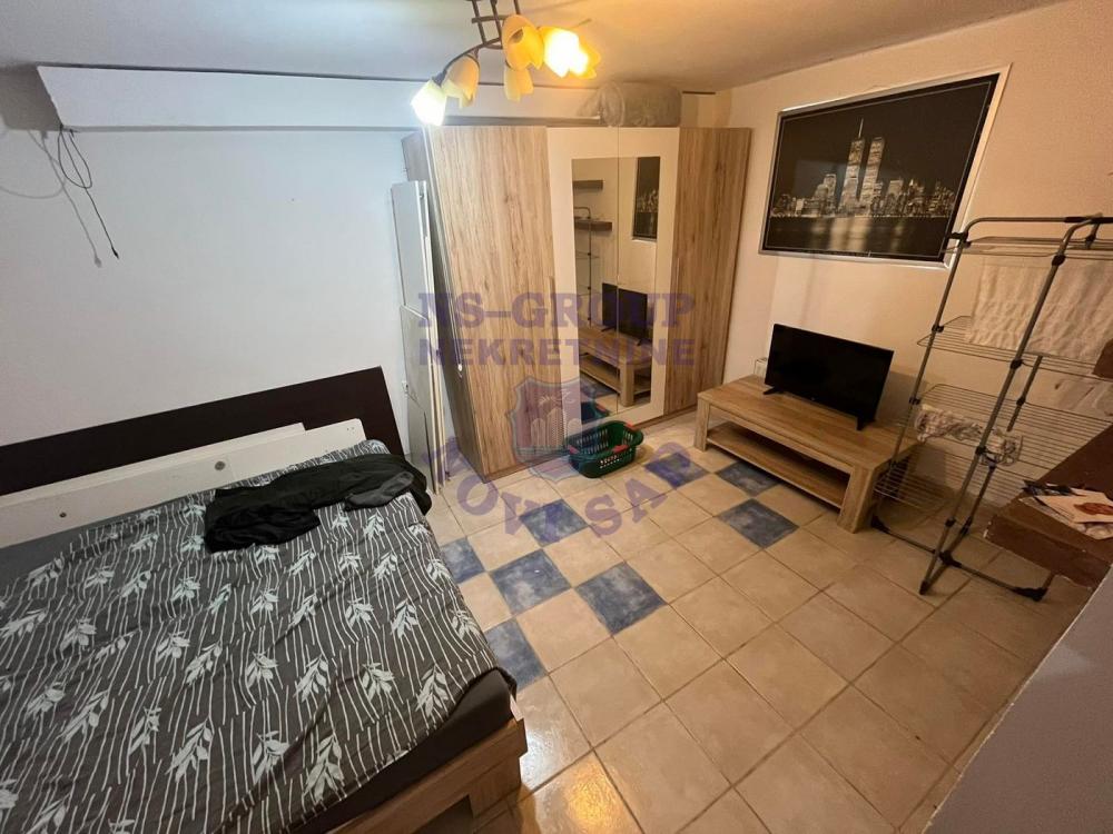 Slika 3 - Dvoiposoban, 68m2, Adamovićevo naselje Novi Sad