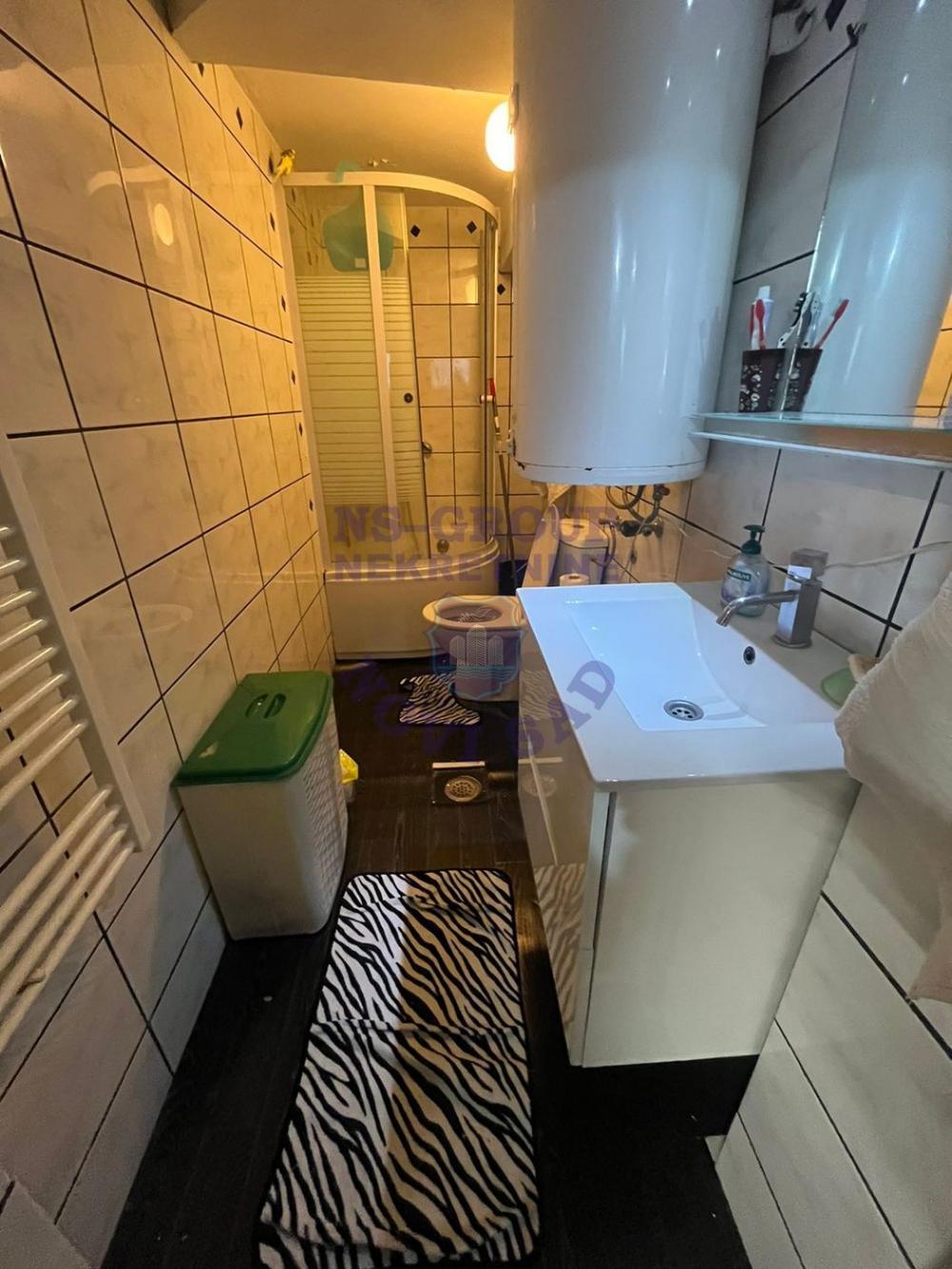 Slika 7 - Dvoiposoban, 68m2, Adamovićevo naselje Novi Sad