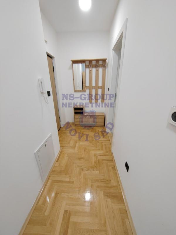 Slika 5 - Prodaja stana, 32m2, Bulevar patrijarha Pavla (Somborski bulevar) Novi Sad, sa terasom, ima lift