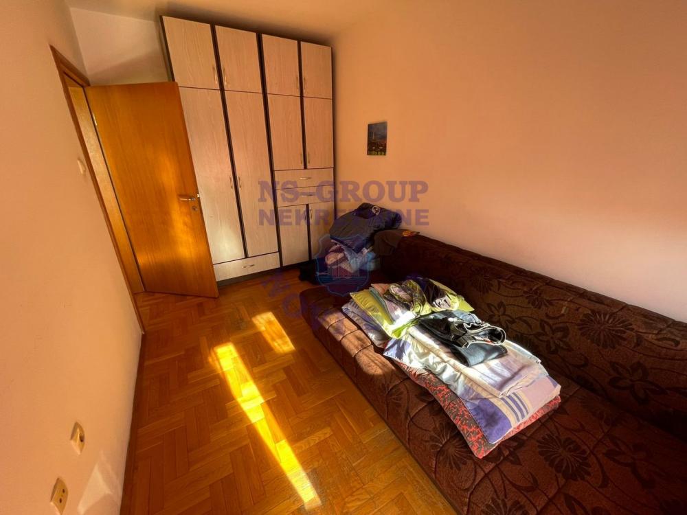 Slika 2 - Jednoiposoban, 44m2, Bulevar Evrope Novi Sad, sa terasom, ima lift