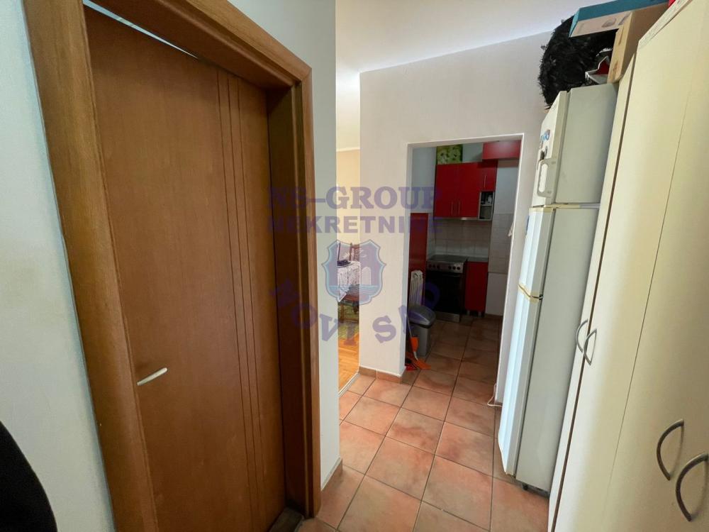 Slika 3 - Jednoiposoban, 44m2, Bulevar Evrope Novi Sad, sa terasom, ima lift