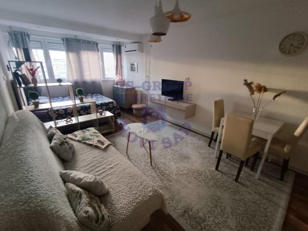 Slika 8 - Odlicna garsonjera na Bulevaru!