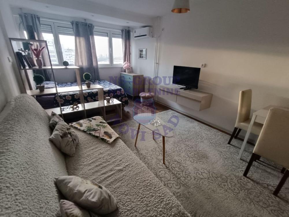 Glavna slika -Odlicna garsonjera na Bulevaru!