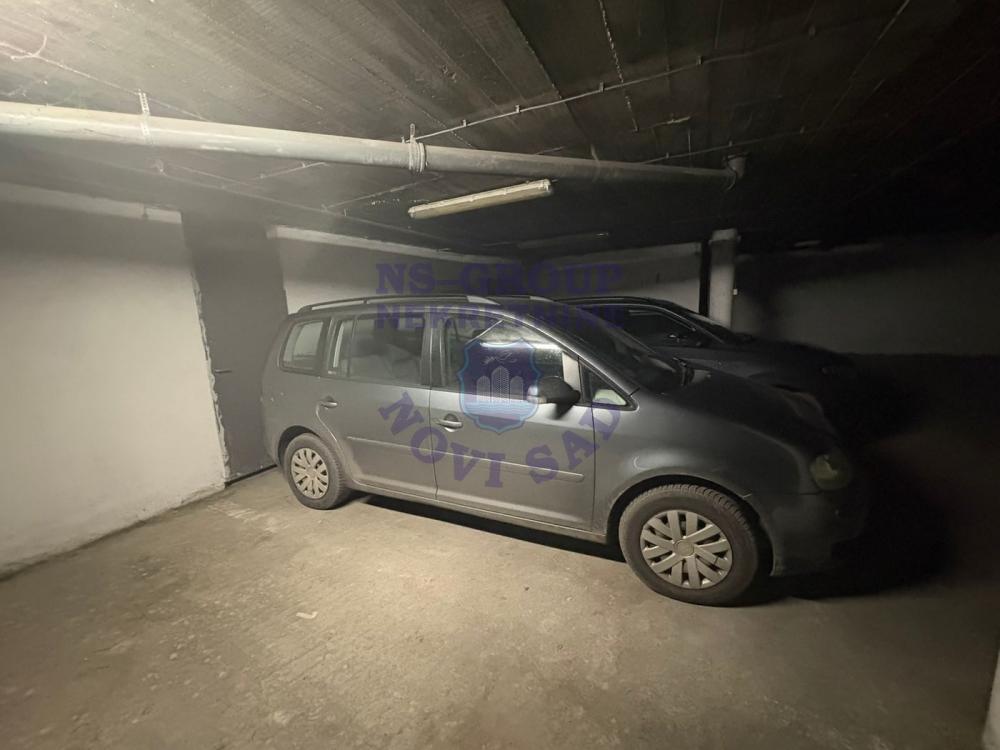 Slika 11 - Četvorosoban, 99m2, Grbavica Novi Sad, sa terasom, ima lift