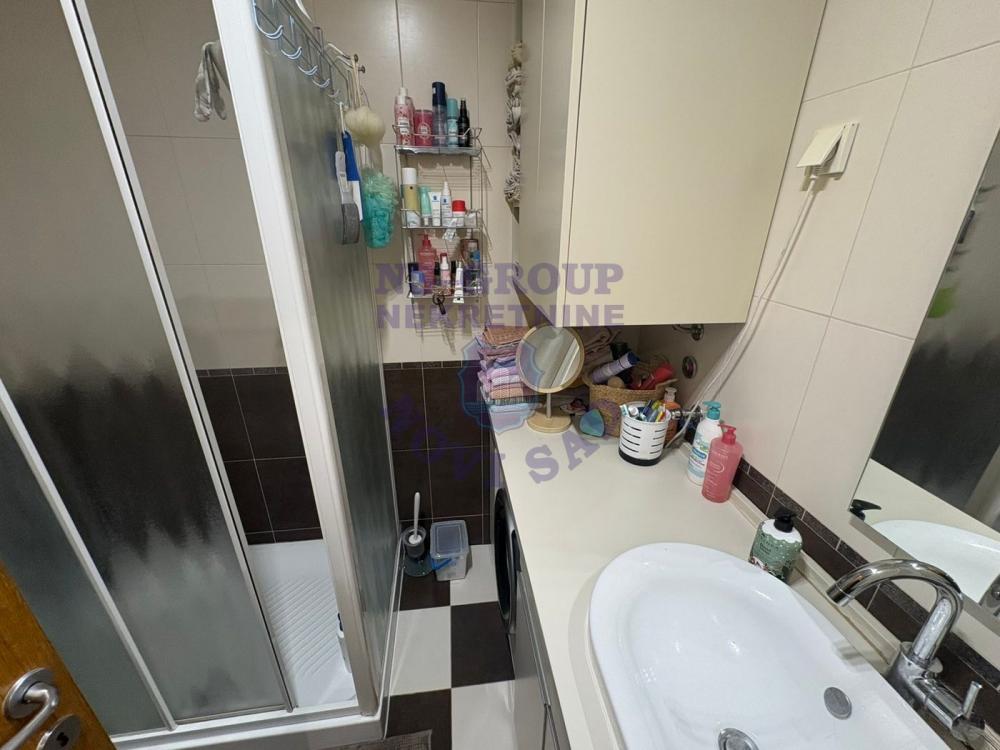 Slika 9 - Četvorosoban, 99m2, Grbavica Novi Sad, sa terasom, ima lift