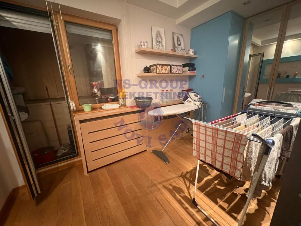 Slika 8 - Četvorosoban, 99m2, Grbavica Novi Sad, sa terasom, ima lift