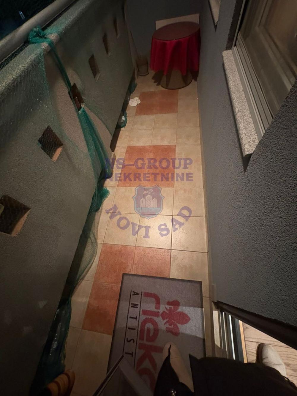 Slika 10 - Četvorosoban, 99m2, Grbavica Novi Sad, sa terasom, ima lift