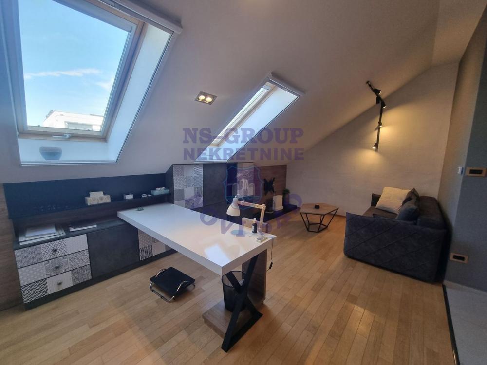 Slika 5 - Petosoban, 132m2, Novo naselje Novi Sad, sa terasom, ima lift